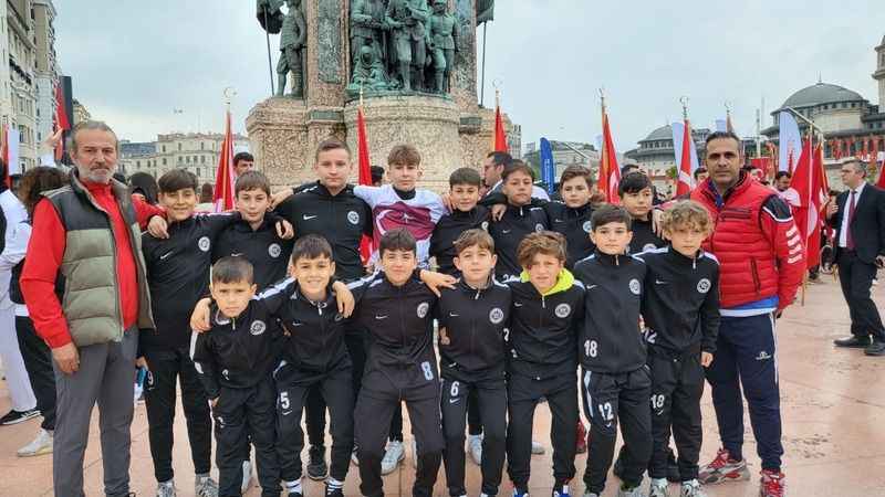 Taksim Meydanı’nda 19 Mayıs töreni Taksim Meydanı’nda 19 Mayıs töreni