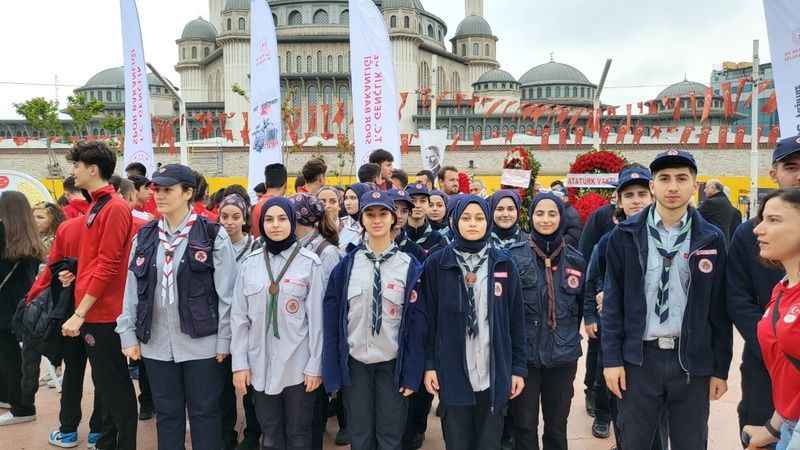 Taksim Meydanı’nda 19 Mayıs töreni Taksim Meydanı’nda 19 Mayıs töreni