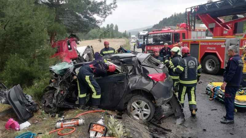 Aynı aileden Hasan Çetinkaya Ümmü Çetinkaya İdil Çetinkaya ve Ece İkra Çetinkaya trafik kazasında hayatını kaybetti