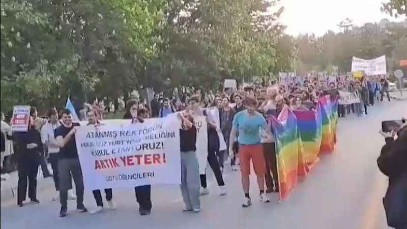 Kılıçdaroğlu'na destek için LGBT yürüyüşü Kılıçdaroğlu'na destek için LGBT yürüyüşü