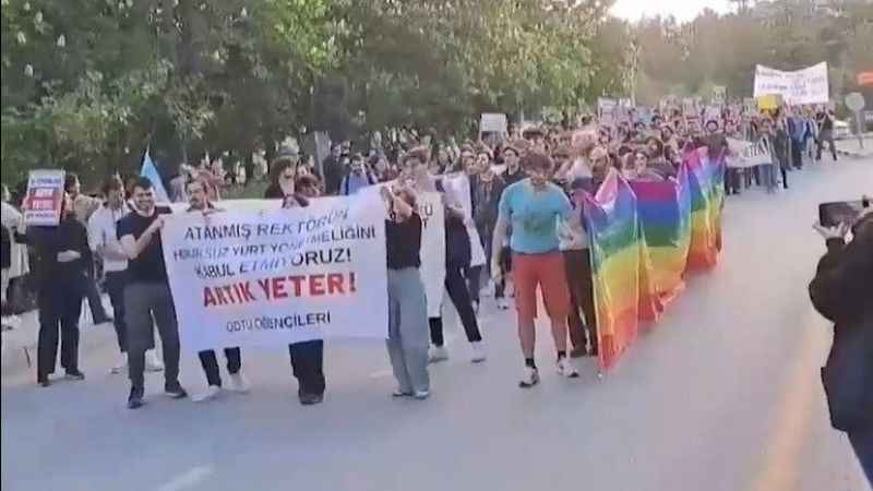 Kılıçdaroğlu'na destek için LGBT yürüyüşü Kılıçdaroğlu'na destek için LGBT yürüyüşü