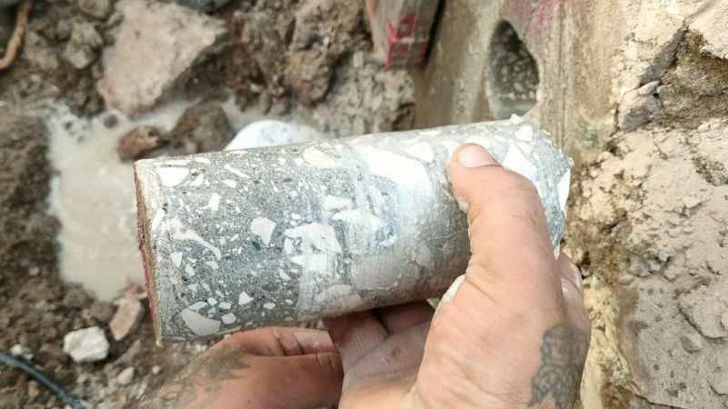 Hatay'da beton örneğinden deniz kumu çıktı Hatay'da beton örneğinden deniz kumu çıktı