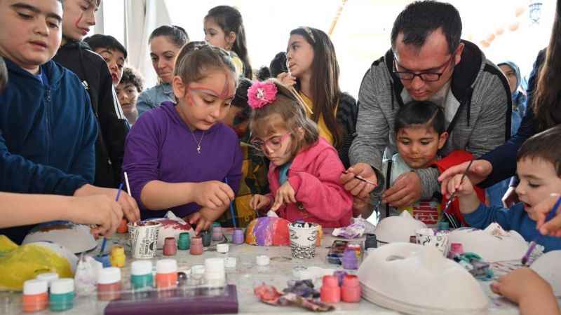 Isparta’da gül festivali coşkusu devam ediyor Isparta’da gül festivali coşkusu devam ediyor