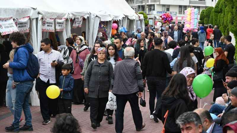 Isparta’da gül festivali coşkusu devam ediyor Isparta’da gül festivali coşkusu devam ediyor