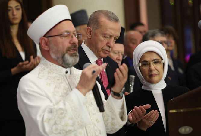 Cumhurbaşkanı Recep Tayyip Erdoğan: "Bütün gücümüzle çalışmaya söz veriyoruz" Cumhurbaşkanı Recep Tayyip Erdoğan: "Bütün gücümüzle çalışmaya söz veriyoruz"