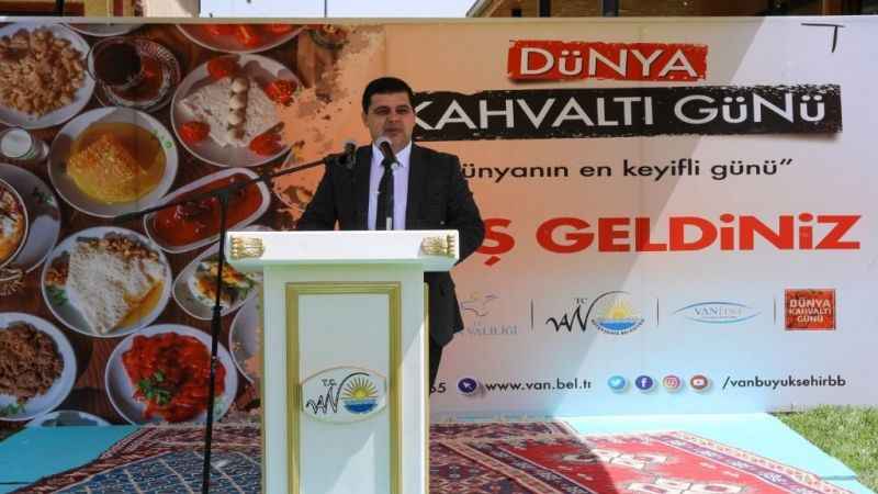 Vanlılar Dünya Kahvaltı Günü’nde bir araya geldi Vanlılar Dünya Kahvaltı Günü’nde bir araya geldi