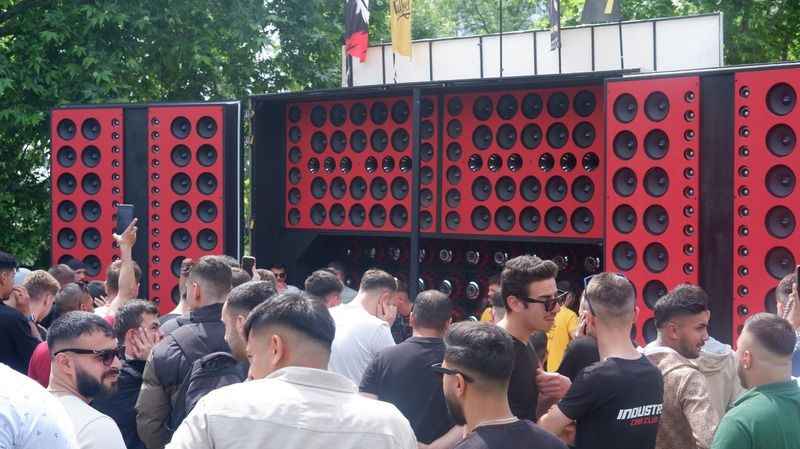 250 bin liralık araca 1,5 milyonluk ses sistemi döşetti 250 bin liralık araca 1,5 milyonluk ses sistemi döşetti