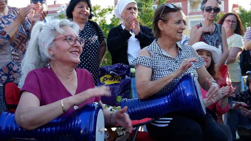 Kadınlardan darbuka ritim grubu Kadınlardan darbuka ritim grubu