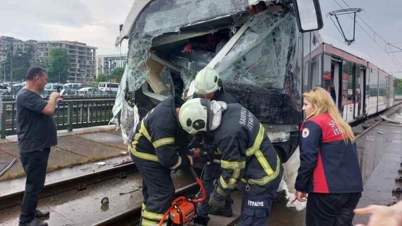 Samsun’da tramvaylar çarpıştı: 2'si ağır 26 yaralı Samsun’da tramvaylar çarpıştı: 2'si ağır 26 yaralı