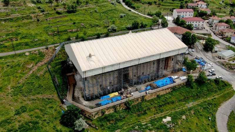 Divriği Ulu Cami'de yenileme çalışmaları sürüyor Divriği Ulu Cami'de yenileme çalışmaları sürüyor