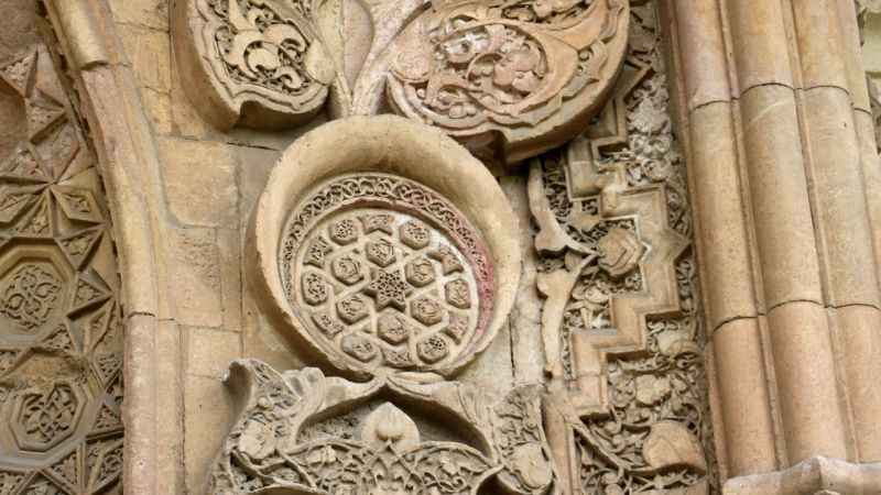 Divriği Ulu Cami'de yenileme çalışmaları sürüyor Divriği Ulu Cami'de yenileme çalışmaları sürüyor