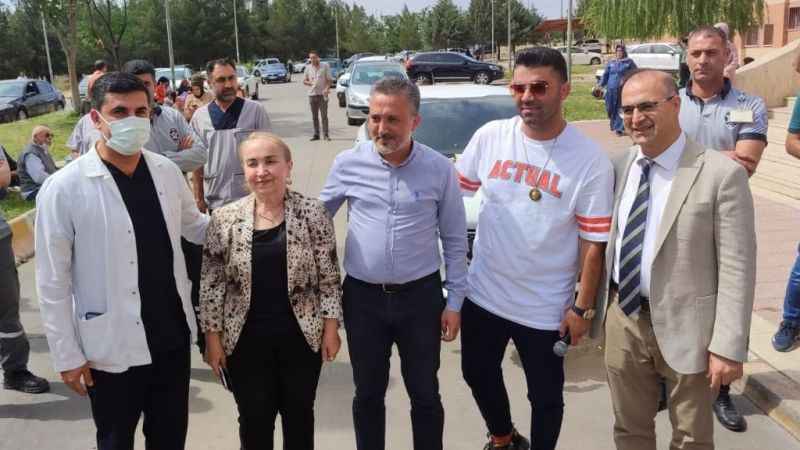 Kanser hastaları halay çekerek moral buluyor Kanser hastaları halay çekerek moral buluyor