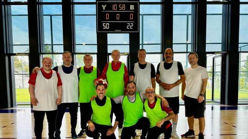 Cumhurbaşkanı Erdoğan, ekibiyle basketbol maçı yaptı Cumhurbaşkanı Erdoğan, ekibiyle basketbol maçı yaptı