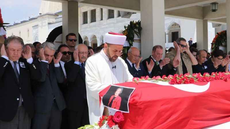 Keman Virtüözü Suna Kan'a veda Keman Virtüözü Suna Kan'a veda