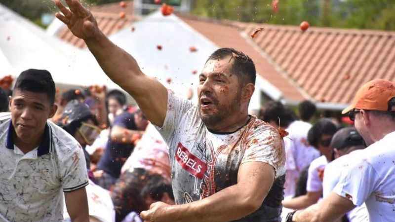 Domates festivalinde 40 ton domates kullanıldı Domates festivalinde 40 ton domates kullanıldı