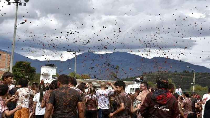 Domates festivalinde 40 ton domates kullanıldı Domates festivalinde 40 ton domates kullanıldı