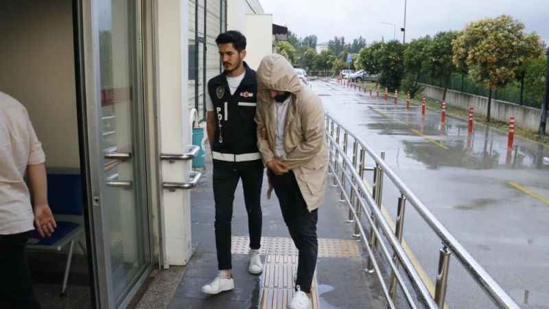 Piyasaya sahte altın sürerken yakalandılar Piyasaya sahte altın sürerken yakalandılar