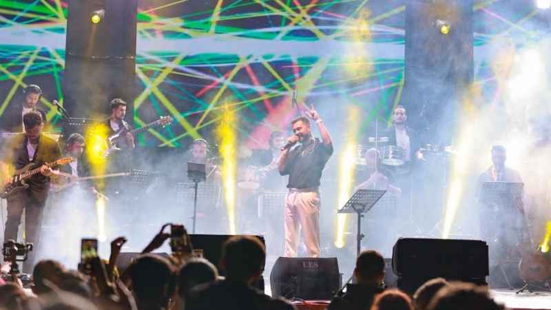 ModaFest Kenan Doğulu şarkılarıyla devam etti ModaFest Kenan Doğulu şarkılarıyla devam etti