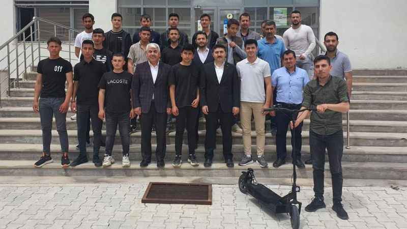 Lise öğrencileri elektrikli scooter üretti