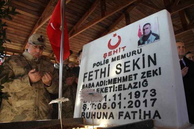 Şehit Fethi Sekin’in kardeşi: "Bu intikamın alınmasında emeği geçen herkesten Allah razı olsun" Şehit Fethi Sekin’in kardeşi: "Bu intikamın alınmasında emeği geçen herkesten Allah razı olsun"