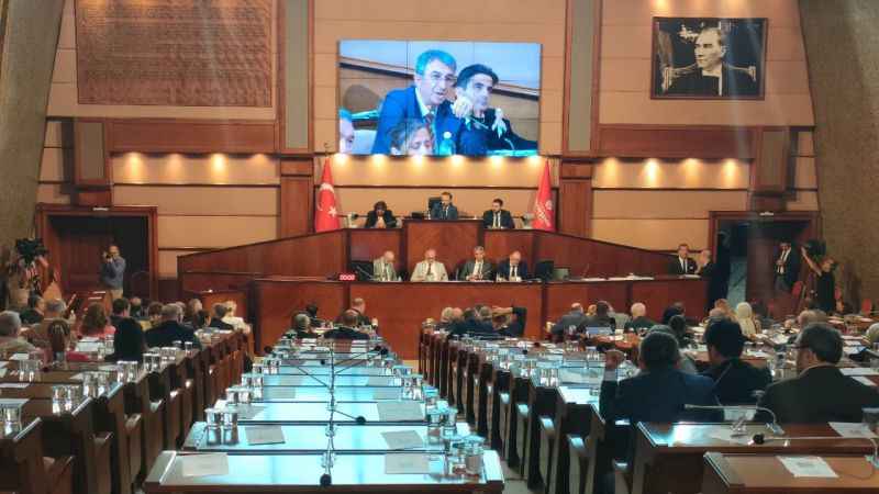 İBB Meclis toplantısında İmamoğlu’na yangın eleştirisi İBB Meclis toplantısında İmamoğlu’na yangın eleştirisi