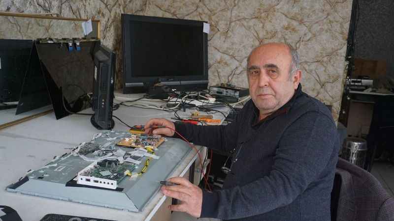 Yarım asırdır televizyon tamir ediyor Yarım asırdır televizyon tamir ediyor