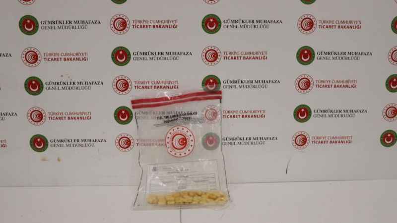 İstanbul Havalimanı’nda yolcunun midesinden 640 gram kokain çıktı İstanbul Havalimanı’nda yolcunun midesinden 640 gram kokain çıktı