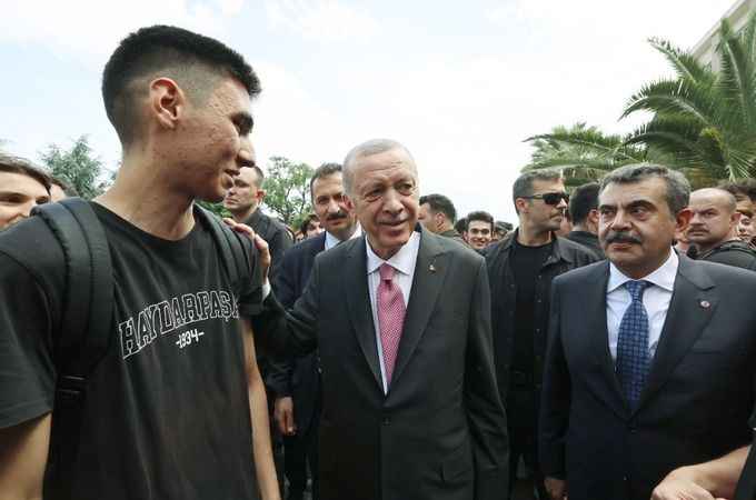 “Öğretmenlik mesleğinin itibarını artıracak projelerimizi yakında kamuoyuyla paylaşacağız” “Öğretmenlik mesleğinin itibarını artıracak projelerimizi yakında kamuoyuyla paylaşacağız”
