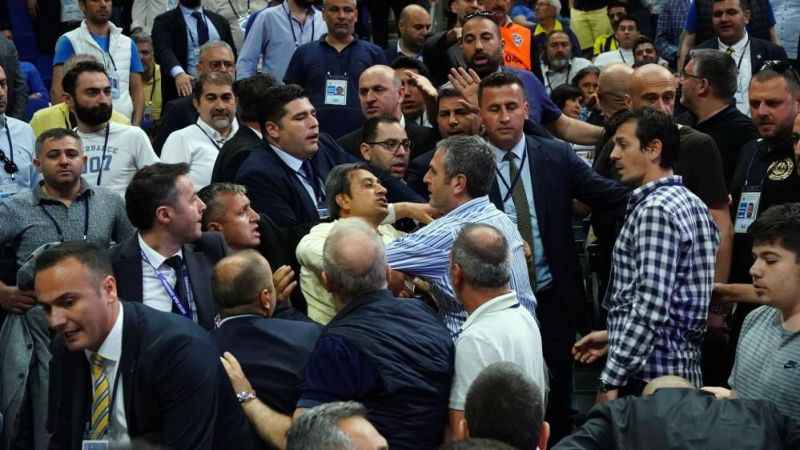 Fenerbahçe Olağan Genel Kurulu’nda gerginlik! Fenerbahçe Olağan Genel Kurulu’nda gerginlik!