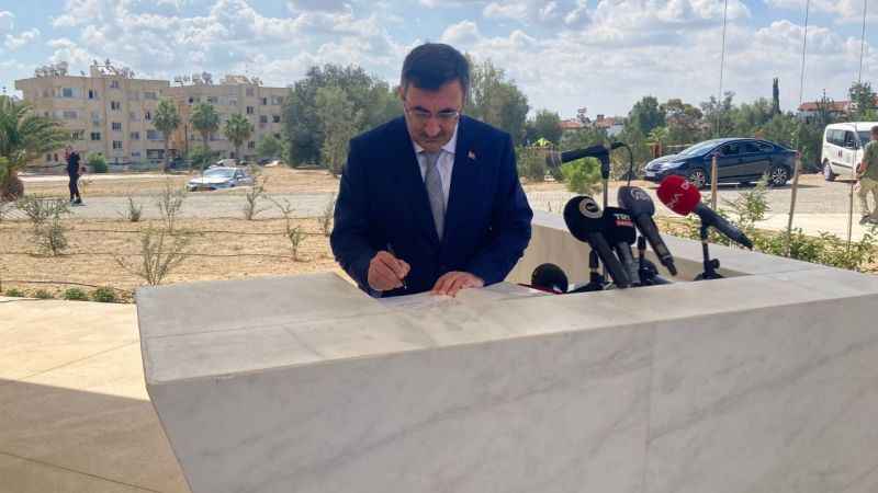 Cumhurbaşkanı Yardımcısı Yılmaz, Dr. Küçük ve Denktaş’ın anıtını ziyaret etti Cumhurbaşkanı Yardımcısı Yılmaz, Dr. Küçük ve Denktaş’ın anıtını ziyaret etti