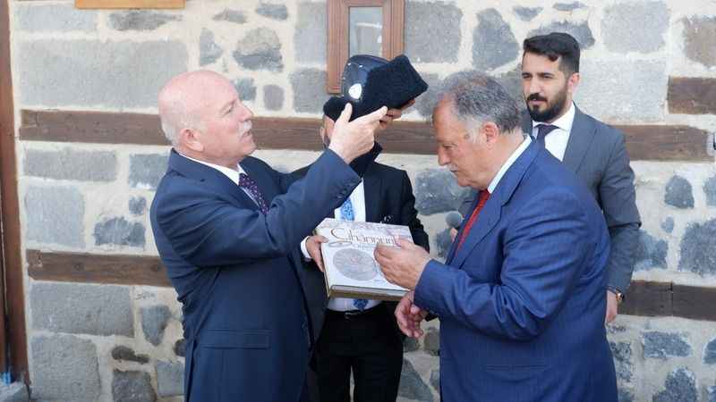 Erzurum’da Türk-Ermeni İlişkileri Merkezi açıldı Erzurum’da Türk-Ermeni İlişkileri Merkezi açıldı