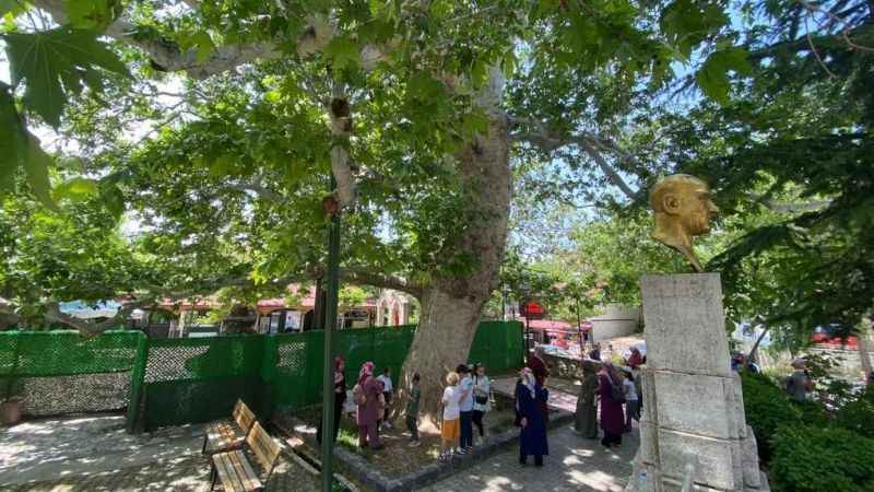Evliya Çelebi gölgesinde soluklanmıştı Evliya Çelebi gölgesinde soluklanmıştı