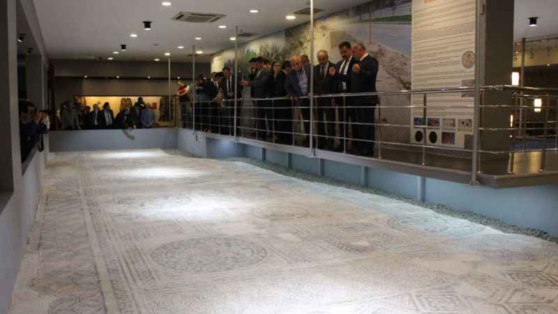 Bin 700 yıllık 'mozaik' görücüye çıktı Bin 700 yıllık 'mozaik' görücüye çıktı