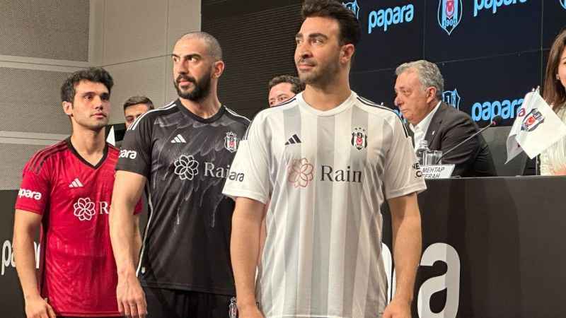 Beşiktaş’ın yeni sezon formaları tanıtıldı Beşiktaş’ın yeni sezon formaları tanıtıldı