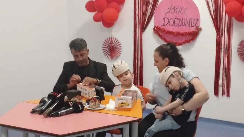 Operasyonla ayrılan siyam ikizleri 5'inci yaşını kutladı Operasyonla ayrılan siyam ikizleri 5'inci yaşını kutladı