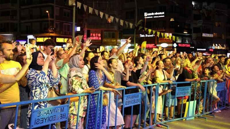 Marmaris’te ‘Yeni Türkü’ rüzgarı esti Marmaris’te ‘Yeni Türkü’ rüzgarı esti