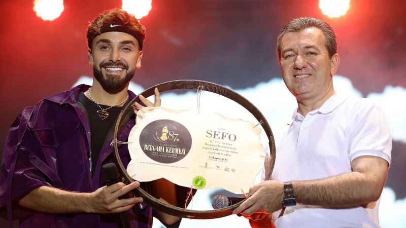 Sefo'dan Bergama'da muhteşem konser Sefo'dan Bergama'da muhteşem konser