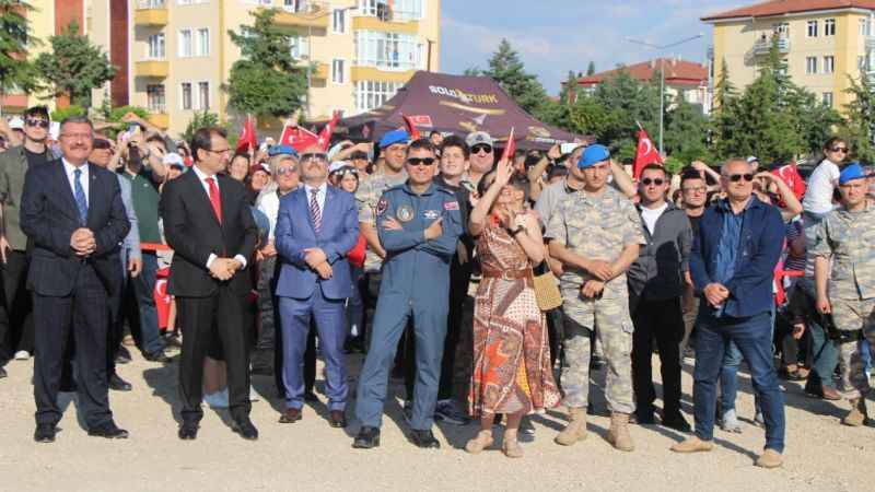 Solotürk'ten nefes kesen gösteri Solotürk'ten nefes kesen gösteri