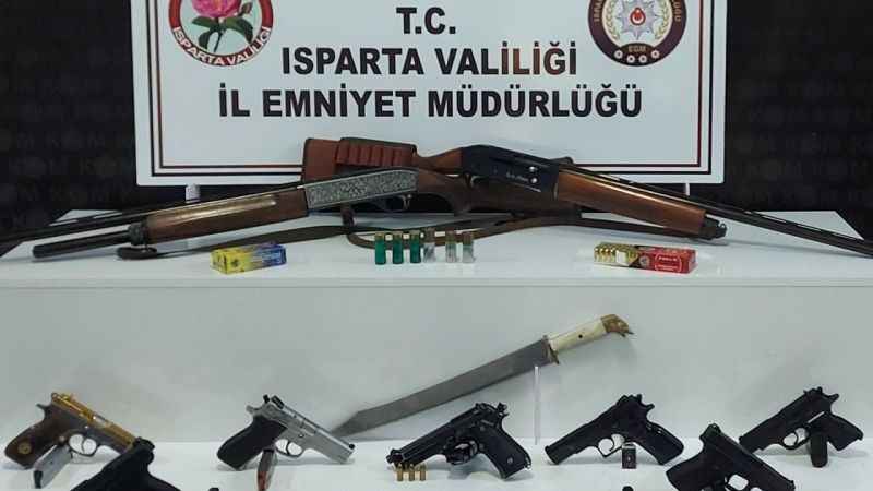 Isparta’da ‘Kukla’ Operasyonunda 8 Şüpheli Yakalandı Isparta’da ‘Kukla’ Operasyonunda 8 Şüpheli Yakalandı