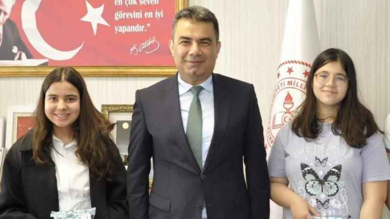 Karabük'ten Ayşe İrem Aydın ve Elif Tapsız LGS'den 500 tam puan aldı Karabük'ten Ayşe İrem Aydın ve Elif Tapsız LGS'den 500 tam puan aldı