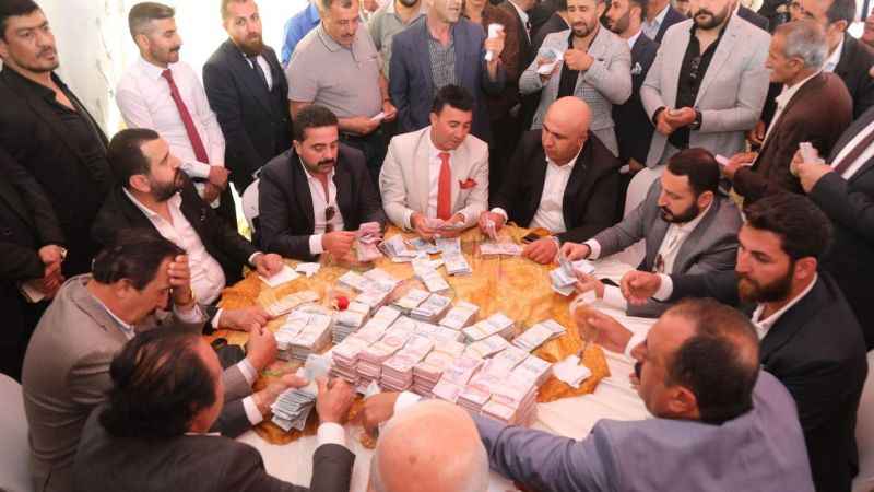 Aşiret düğünündeki takılar dudak uçuklattı Aşiret düğünündeki takılar dudak uçuklattı
