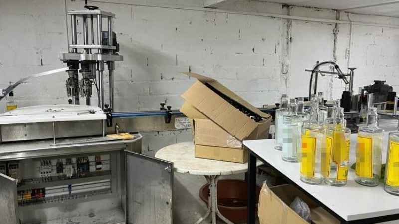 Sahte içki üreticilerine büyük darbe: 26 litre sahte içki ele geçirildi