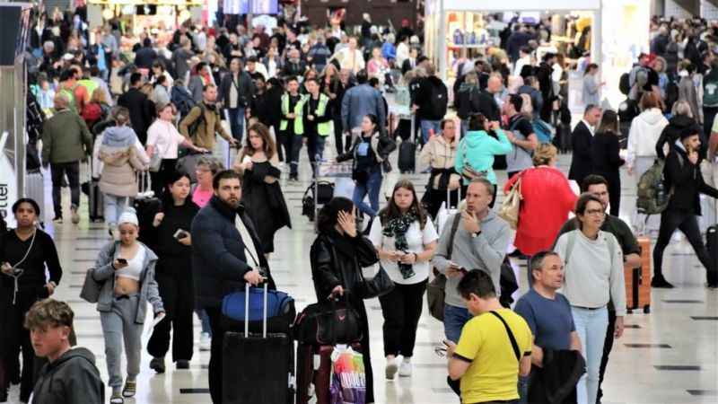 Antalya’ya hava yoluyla gelen turist sayısı 5 milyonu geride bıraktı