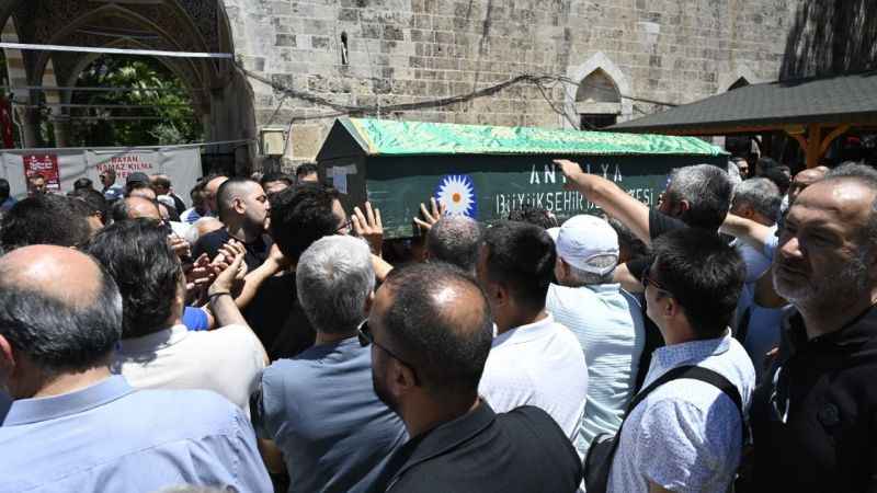 ATSO Meclis Üyesi Ali Alpay Bilge son yolculuğuna uğurlandı ATSO Meclis Üyesi Ali Alpay Bilge son yolculuğuna uğurlandı