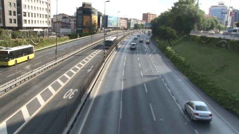 İstanbul’da haftanın ilk günü yollar boş kaldı İstanbul’da haftanın ilk günü yollar boş kaldı