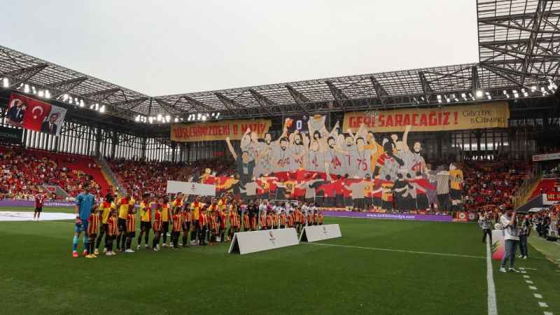 Göztepe taraftarı, 5 farklı dilde transfer ve şampiyonluk istedi