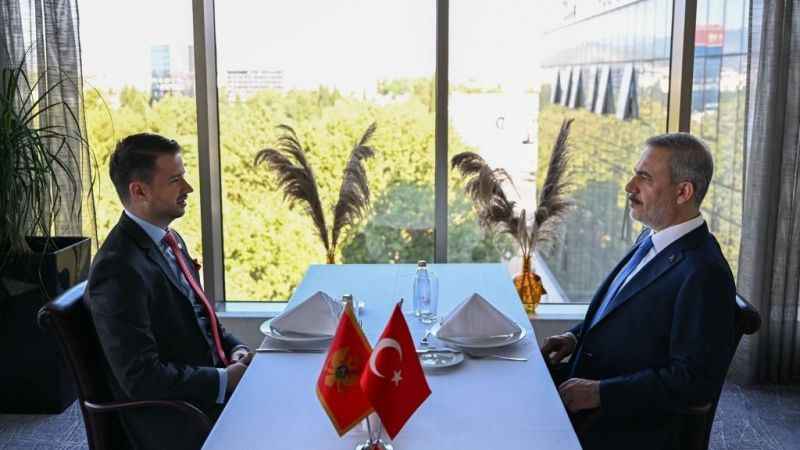 Dışişleri Bakanı Fidan, Karadağ Cumhurbaşkanı Miltovic'le görüştü Dışişleri Bakanı Fidan, Karadağ Cumhurbaşkanı Miltovic'le görüştü