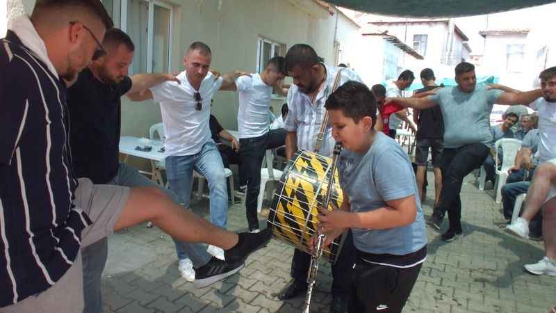 Davullu klarnetli keşkek dövme geleneği Davullu klarnetli keşkek dövme geleneği