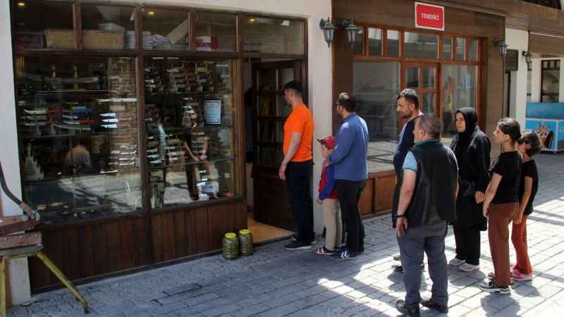 Bıçakçılarda arife yoğunluğu Bıçakçılarda arife yoğunluğu