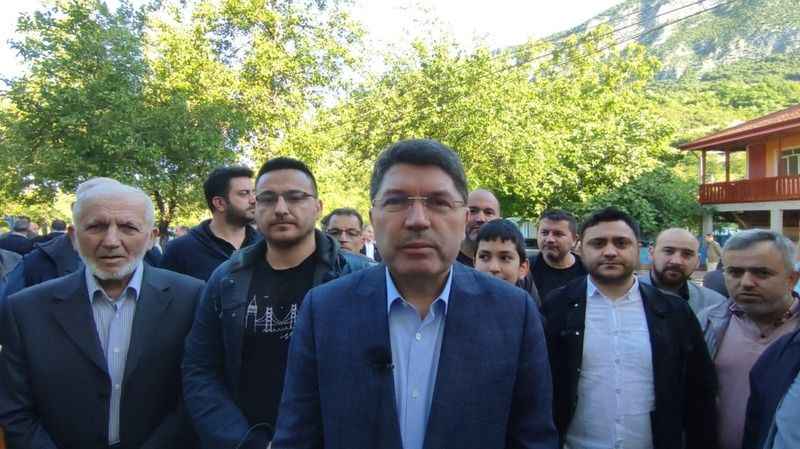 Bakan Yılmaz Tunç, baba ocağında bayramlaşma programına katıldı